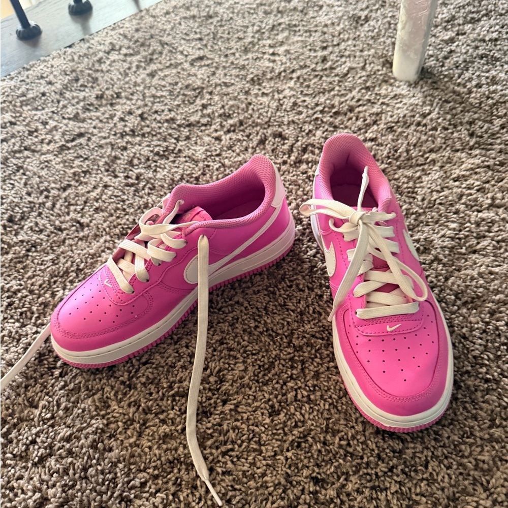 Nike Kids Pink and White Low-Top Sneakers